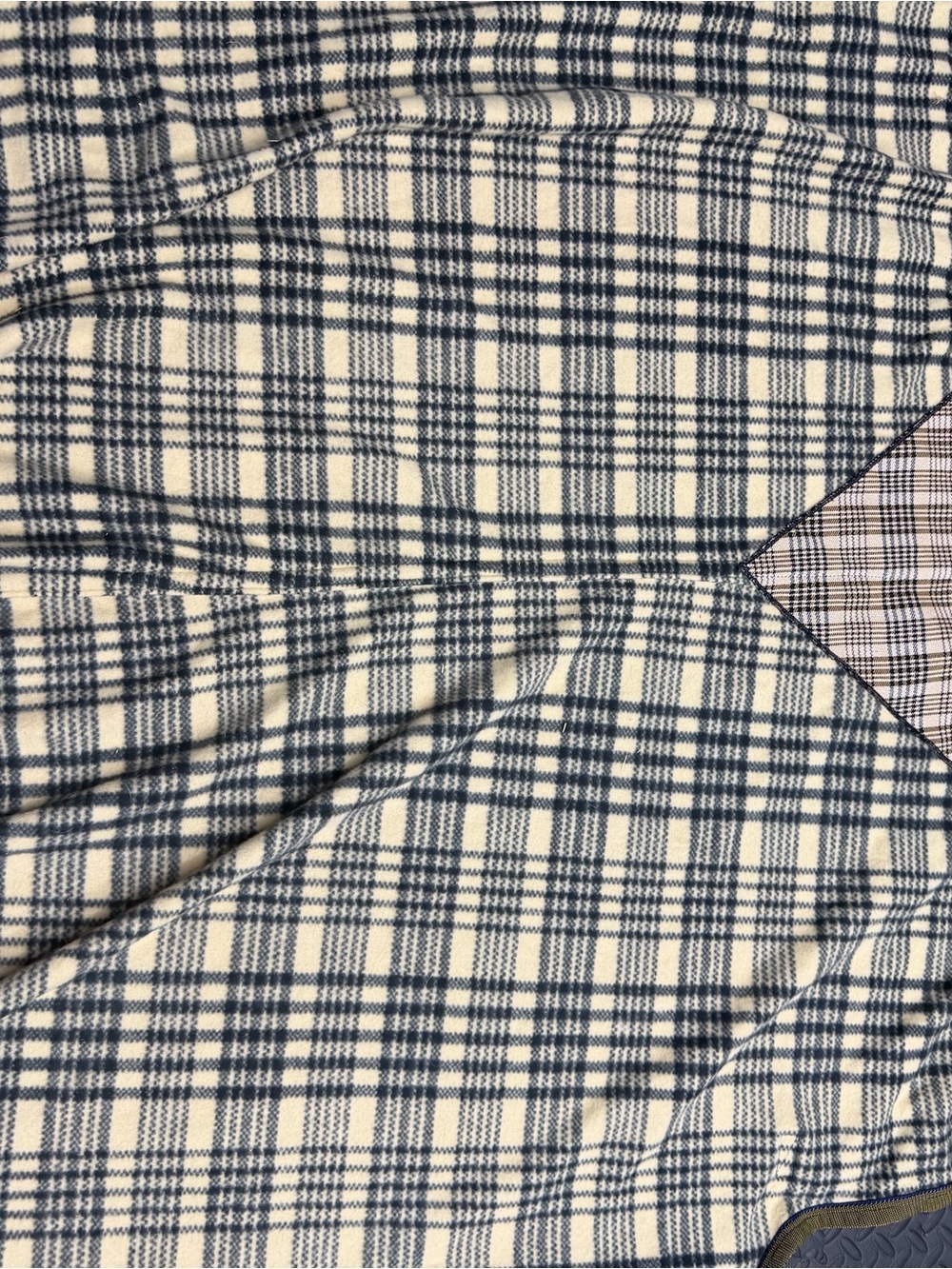 5/A Baker Fleece Quarter Sheet - Size Large - Picture 5 of 7